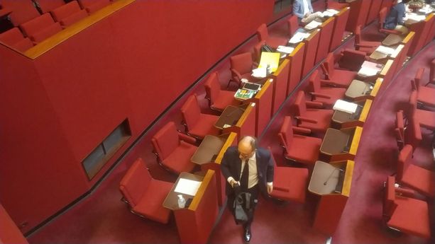 Barzelletta sugli ebrei, scintille in consiglio comunale, la minoranza abbandona l'aula: &quot;Negata la discussione&quot; (Video)
