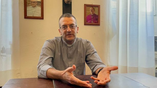 Don Mignani, dalle origini laiche al sacerdozio: "Ho seguito l'insegnamento di Gesù, ora non voglio lasciare la Chiesa" (Video)