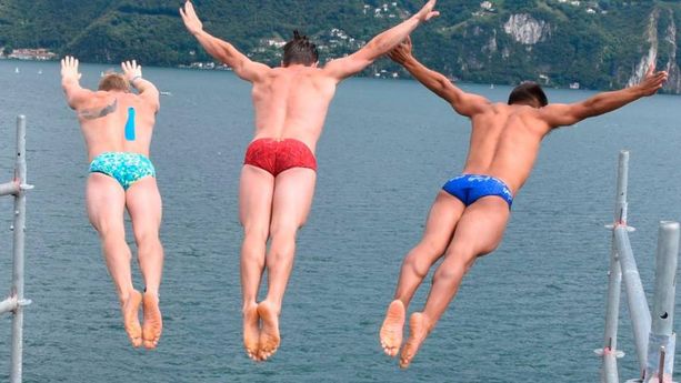 Un volo mozzafiato verso l'acqua sottostante: questo è il Lugano Cliff Diving