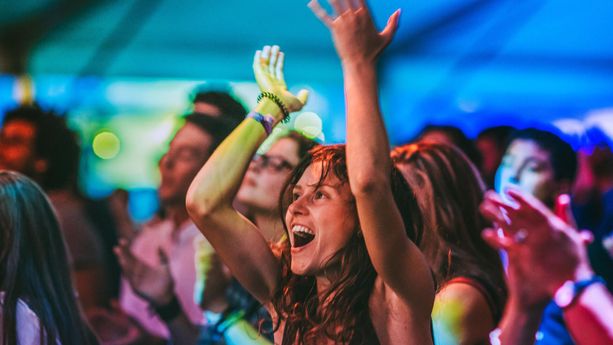 Concerti, dj set, specialità culinarie e molto altro: torna la Rotonda by la Mobiliare