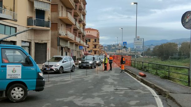 Caos sull’Argine destro, il Comune corre ai ripari: nuova ordinanza per regolare viabilità e parcheggi Caos sull’Argine destro, il Comune corre ai ripari: nuova ordinanza per regolare viabilità e parcheggi