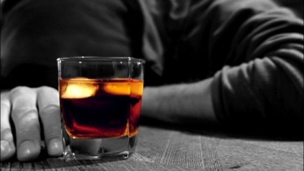 Oggi è la 'Giornata della prevenzione dall'alcolismo', in provincia circa 600 casi conclamati e 120 patenti ritirate al mese