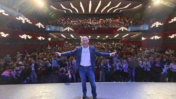 Elezioni Sanremo, al Teatro Ariston l’adunata civica per Alessandro Mager: “Non posso accettare che si parli male della città”