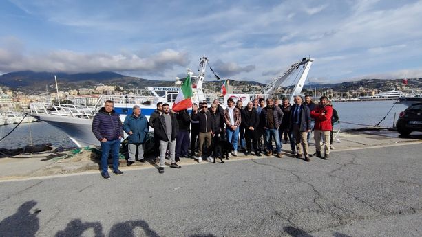 Pescatori di Sanremo e dell'intero Ponente incrociano le braccia "Siamo anche pronti a bloccare il porto di Genova" (Foto e Video)