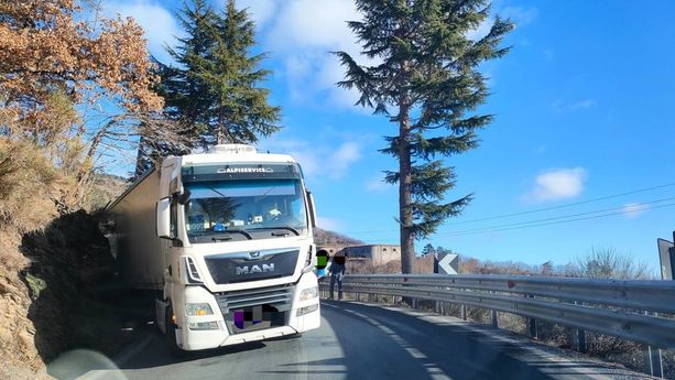 Stop ai tir sulla 28, i sindaci della valle Arroscia: "Provocazione necessaria" Stop ai tir sulla 28, i sindaci della valle Arroscia: "Provocazione necessaria"