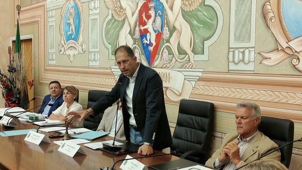 Cpr a Diano Castello, Za Garibaldi: "Attueremo ogni possibile azione e iniziativa affinché sia stralciata un’ipotesi assurda e dannosa" Cpr a Diano Castello, Za Garibaldi: "Attueremo ogni possibile azione e iniziativa affinché sia stralciata un’ipotesi assurda e dannosa"