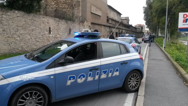 Imperia, spaccio di droga: maxi blitz della polizia, ecco i nomi e i dettagli Imperia, spaccio di droga: maxi blitz della polizia, ecco i nomi e i dettagli