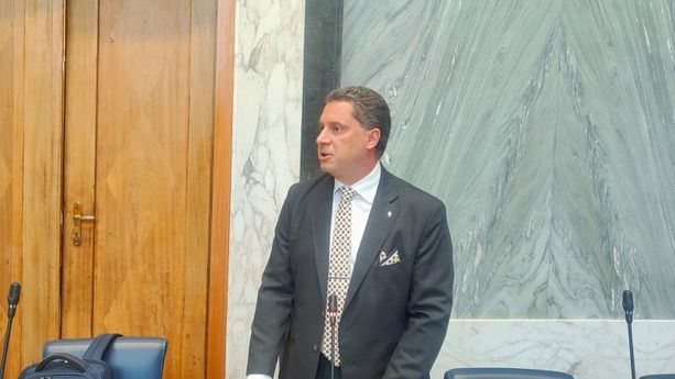 Imperia, tra interpellanze e mozioni approvate spunta la candidatura a sindaco di Stefano Semeria (video) Imperia, tra interpellanze e mozioni approvate spunta la candidatura a sindaco di Stefano Semeria (video)