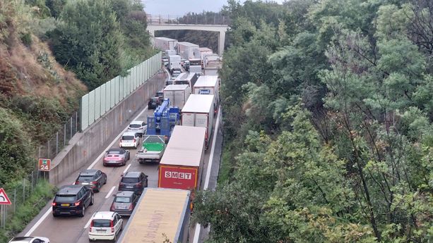 Autostrada gratuita (o scontata) nei tratti con cantieri, il consiglio regionale dice “sì” all’unanimità. Bucci: “Se il sistema non funziona, non è corretto chiedere il pedaggio” Autostrada gratuita (o scontata) nei tratti con cantieri, il consiglio regionale dice “sì” all’unanimità. Bucci: “Se il sistema non funziona, non è corretto chiedere il pedaggio”