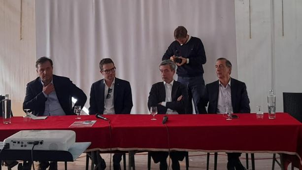 Rigassificatore, Orlando a Rixi: "Mia firma sullo spostamento? Una cosa piuttosto divertente, siamo alle barzellette" Rigassificatore, Orlando a Rixi: "Mia firma sullo spostamento? Una cosa piuttosto divertente, siamo alle barzellette"