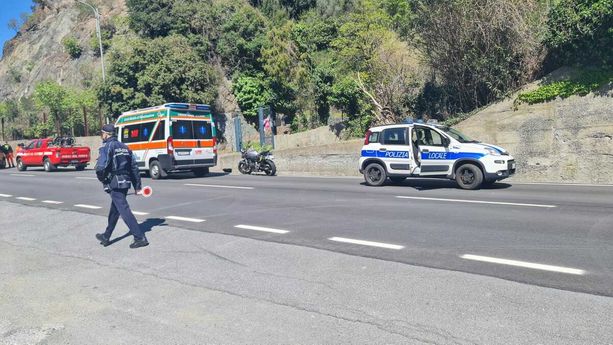 Mortale sulla SS334, il cordoglio di Albisola: "La perdita di un giovane professionista, che rientrava a casa dopo una giornata dedicata al servizio all''ospedale, lascia l’intera comunità attonita" Mortale sulla SS334, il cordoglio di Albisola: "La perdita di un giovane professionista, che rientrava a casa dopo una giornata dedicata al servizio all''ospedale, lascia l’intera comunità attonita"