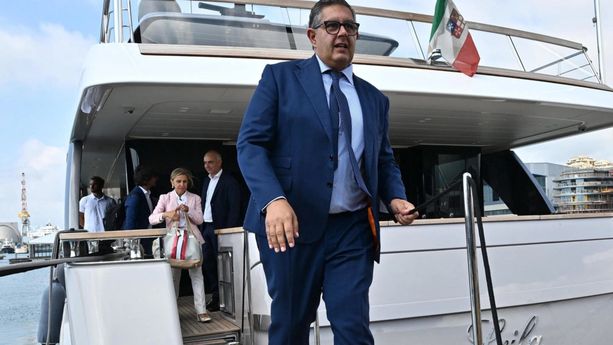 Arresto Toti, i retroscena della bufera giudiziaria: le microspie sullo yacht di Spinelli Arresto Toti, i retroscena della bufera giudiziaria: le microspie sullo yacht di Spinelli