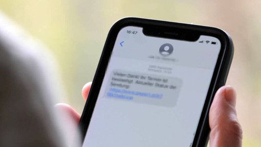 Anche nel savonese imperversa la truffa via WhatsApp