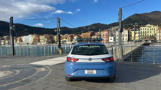 20enne scippa una catenina e oppone resistenza alla Polizia: non potrà più entrare ad Alassio per 3 anni