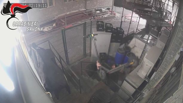 Raffica di furti nel ponente savonese, arrestate dai carabinieri quattro persone (VIDEO) Raffica di furti nel ponente savonese, arrestate dai carabinieri quattro persone (VIDEO)