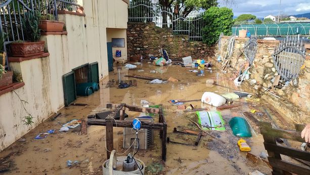 Albenga sott'acqua, ore di duro lavoro per i vigili del fuoco: arrivati rinforzi da Milano, Genova e Spezia Albenga sott'acqua, ore di duro lavoro per i vigili del fuoco: arrivati rinforzi da Milano, Genova e Spezia