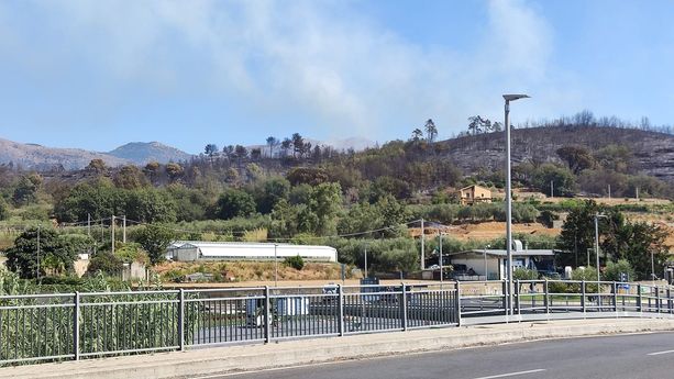 Incendio nell'albenganese: iniziato il rientro degli sfollati, si valuta la mobilitazione di un terzo canadair Incendio nell'albenganese: iniziato il rientro degli sfollati, si valuta la mobilitazione di un terzo canadair