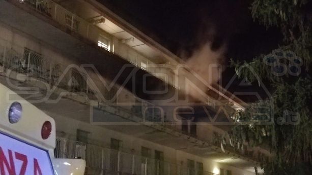 Fiamme all'ospedale Santa Corona: a fuoco il reparto di ortopedia (FOTO e VIDEO)