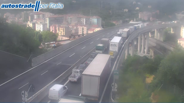 Pomeriggio nero per il traffico sulla A10 tra Savona e Albisola: doppio incidente e code direzione Genova Pomeriggio nero per il traffico sulla A10 tra Savona e Albisola: doppio incidente e code direzione Genova