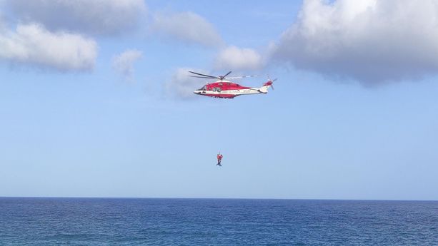 Soccorso in mare a Celle Ligure, intervento dell’elisoccorso Soccorso in mare a Celle Ligure, intervento dell’elisoccorso