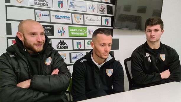 Calcio, Albenga. Sala stampa ricca con Sogno, Trofo e Mastroippolito: "Impatto fantastico con tutto l'ambiente" (VIDEO) Calcio, Albenga. Sala stampa ricca con Sogno, Trofo e Mastroippolito: "Impatto fantastico con tutto l'ambiente" (VIDEO)