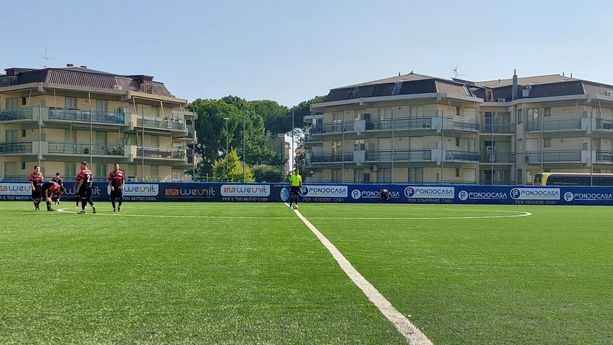 Calcio. Eccellenza. Pietra Ligure a caccia del primo successo, al "De Vincenzi" arriva l'Arenzano di Corradi: la webcronaca Calcio. Eccellenza. Pietra Ligure a caccia del primo successo, al "De Vincenzi" arriva l'Arenzano di Corradi: la webcronaca