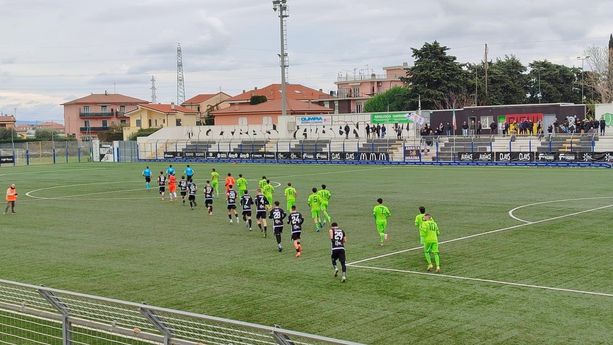 Calcio, Albenga. Volantini in città contro la società. SportStore: "Rapporti con il club diretti e non in pubblica piazza" Calcio, Albenga. Volantini in città contro la società. SportStore: "Rapporti con il club diretti e non in pubblica piazza"