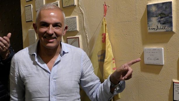 Calcio, Albenga. "Il futuro appartiene a chi crede nei sogni", svelata la piastrella dedicata a Pietro Buttu (VIDEO)