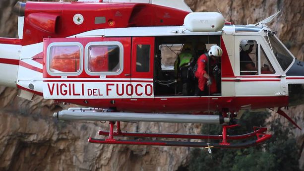 Auto finisce in una scarpata a Viola Saint Gree. Intervengono due mezzi aerei