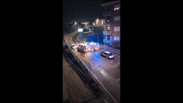 Un ferito nel frontale tra due auto in via Cuneo a Bra [VIDEO]