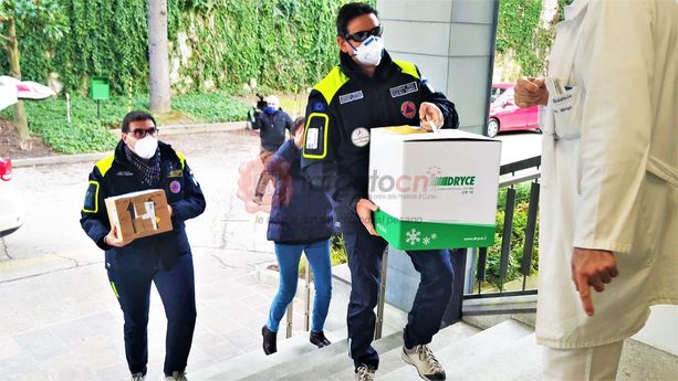 Consegnati alla casa di riposo di Rodello le prime 70 dosi di vaccino BionTech Pfizer contro il Covid-19 (VIDEO) Consegnati alla casa di riposo di Rodello le prime 70 dosi di vaccino BionTech Pfizer contro il Covid-19 (VIDEO)