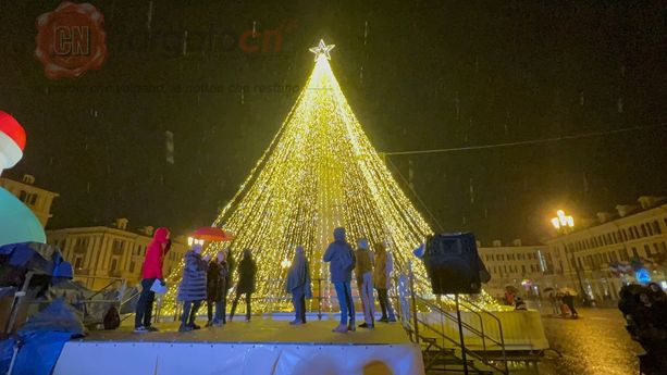 Cuneo entra nel clima della festa più amata, accese le luci di Illuminatale [FOTO E VIDEO]