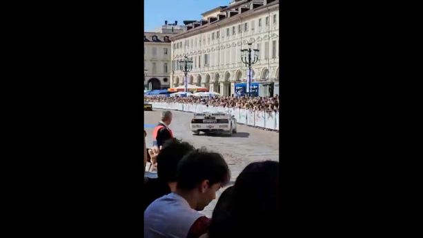 Travolti dalla Lancia 037: dopo le polemiche arrivano le prime denunce dai  feriti di piazza San Carlo a Torino