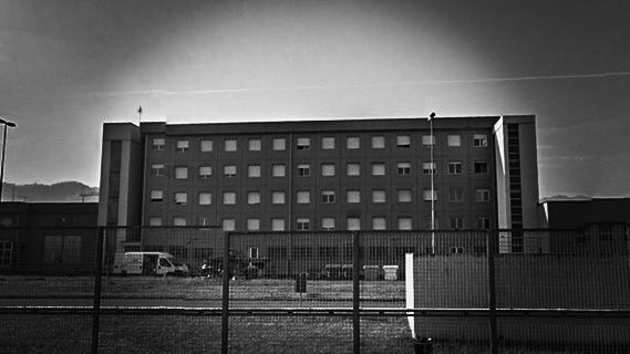 Detenuto aggredisce agente durante l’ispezione notturna nel carcere di Saluzzo