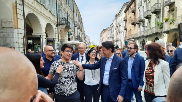 Giuseppe Conte a Cuneo per sostenere Silvia Cina. &quot;Puntiamo ad una migliore qualità di vita per i cittadini&quot;[FOTO E VIDEO]