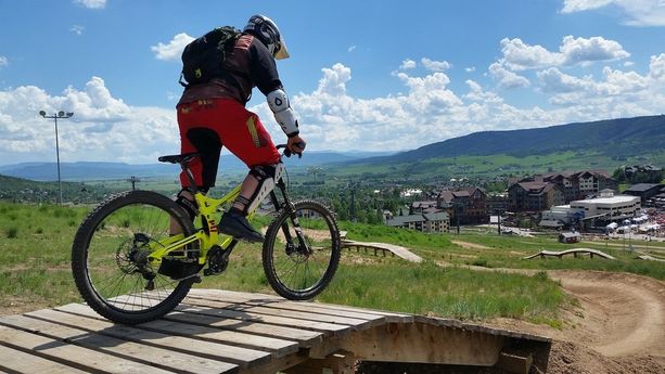 Biker morì su una pista di downhill a Viola, il medico legale: "Nessun trauma toracico" Biker morì su una pista di downhill a Viola, il medico legale: "Nessun trauma toracico"