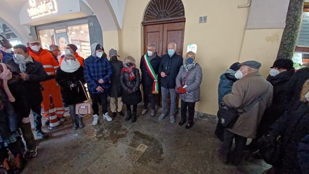 Pietra d’inciampo a Chivasso per ricordare il commerciante Arrigo Levi