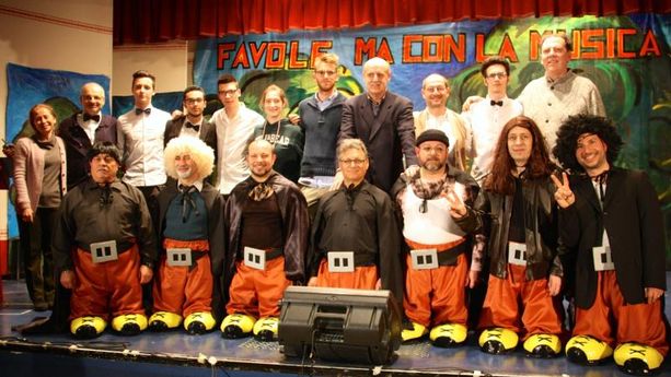 ‘Tutti all’opera’ a Piscina per realizzare la recita degli alunni delle medie