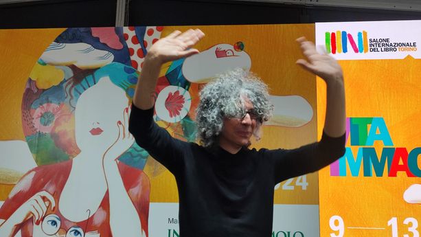 Oltre la malattia, Giovanni Allevi porta al Salone la fragilità che diventa forza: “Il mio cuore esplode di felicità”