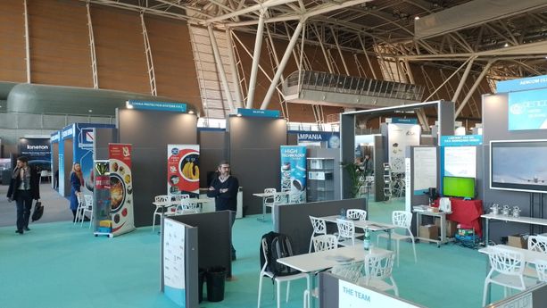 Decolla l'edizione 2023 di Aerospace &amp; defense meeetings, ma c'è chi contesta: "Guerra sulla Terra, affari sulla Luna"