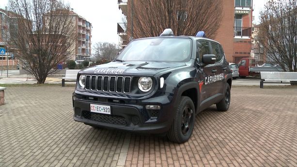 Evade dai domiciliari per aggredire la sua ex, lei scappa in strada e chiama i carabinieri