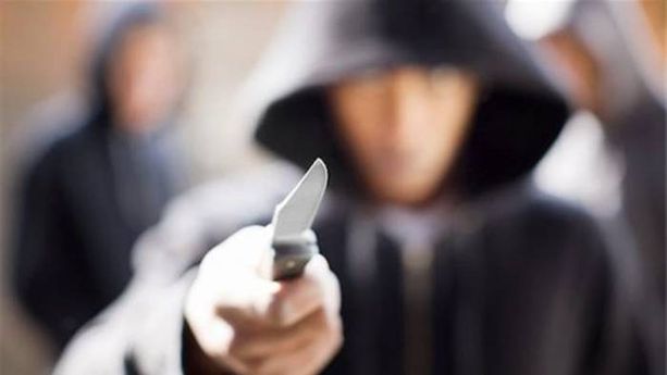 Terrore a Sant'Ambrogio: armato di coltello, entra in tabaccheria e ruba l'incasso