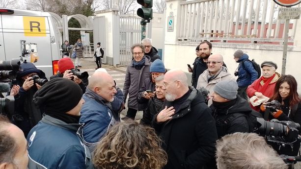 Bonaccini ai cancelli di Mirafiori: &quot;Torniamo a parlare con gli operai&quot; [FOTO e VIDEO]