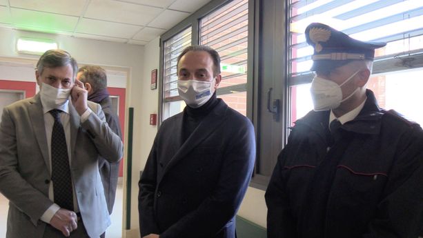 Cirio in visita dal carabiniere ricoverato per aver sventato una rapina: “E’ stabile, gli siamo grati” [VIDEO]