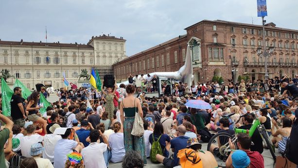 “Unitevi alla lotta”: il corteo dei giovani ambientalisti sveglia Torino sull'emergenza climatica “Unitevi alla lotta”: il corteo dei giovani ambientalisti sveglia Torino sull'emergenza climatica