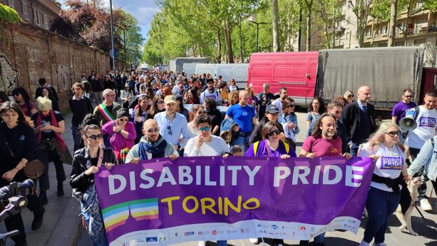 In 1000 al Disability Pride di Torino per i diritti e l'orgoglio delle persone disabili [FOTO]