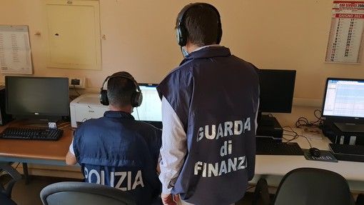 False assunzioni e contratti per ottenere permessi di soggiorno, ma anche bonus e reddito di cittadinanza: 7 persone in manette