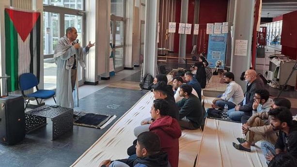 Imam e la preghiera in ateneo a Torino, la ministra Roccella: "Donne separate dagli uomini. Dove sono le femministe?" Imam e la preghiera in ateneo a Torino, la ministra Roccella: "Donne separate dagli uomini. Dove sono le femministe?"