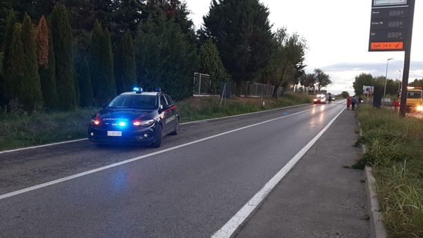 Ubriaco al volante, invade la corsia opposta e travolge monopattino: 25enne muore sul colpo a Cambiano