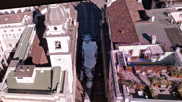 Dal flash mob a 5 mesi di mostra nel salotto buono della città: Torino abbraccia JR e l'arte che cambia il mondo